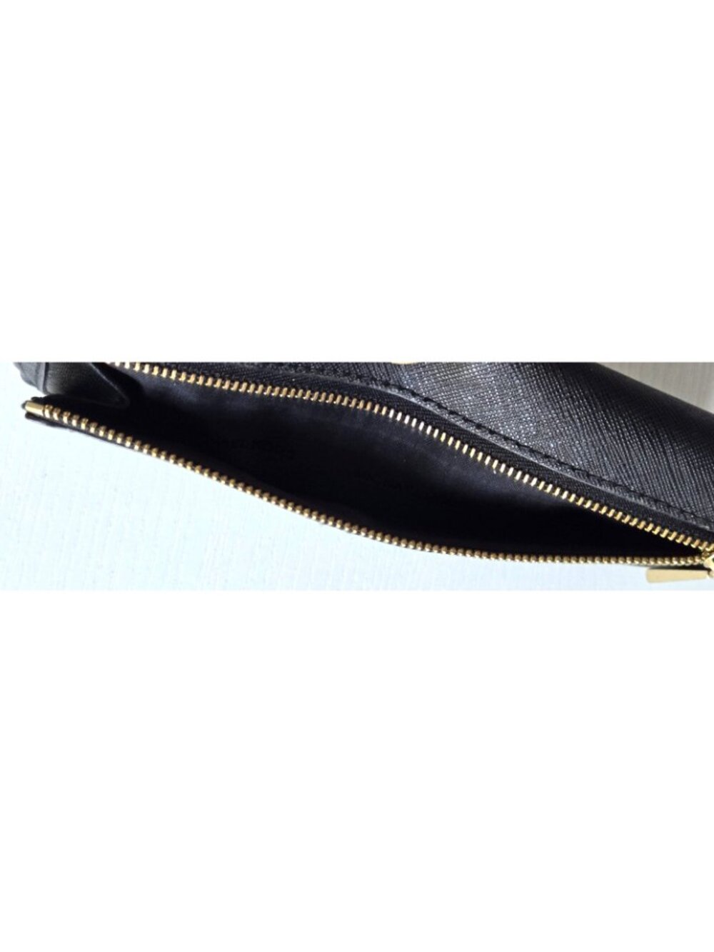 Wallet Clutch (BLACK) Michael Kors Logo Credit Card Slots Zip Pocket in Back - Picture 3 of 6